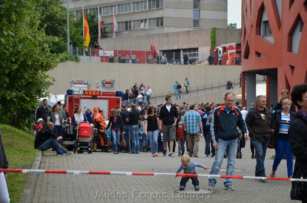 Tag der Offenen Tuer BF Koeln Weidenpesch Scheibenstr P282.JPG